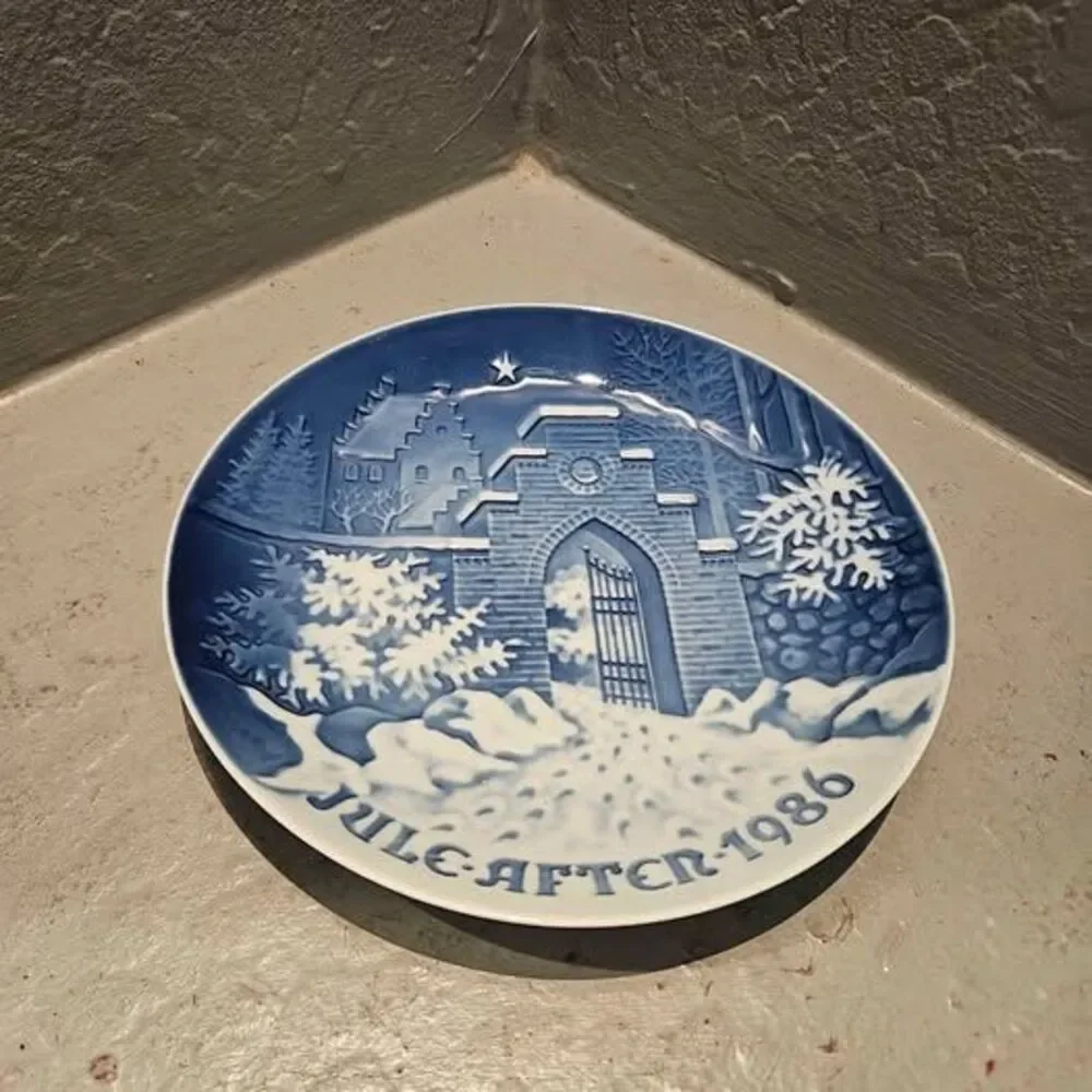 B&G Copenhagen 1986 Christmas Plate After Jule 7